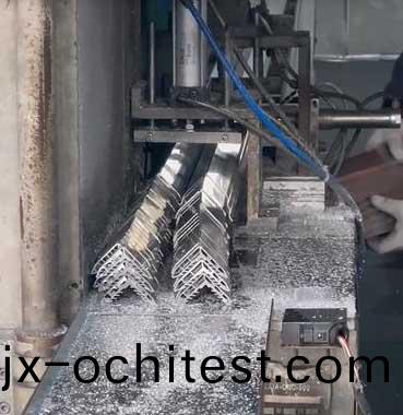 客戶車(che)間切(qie)鋁(lv)機(ji)